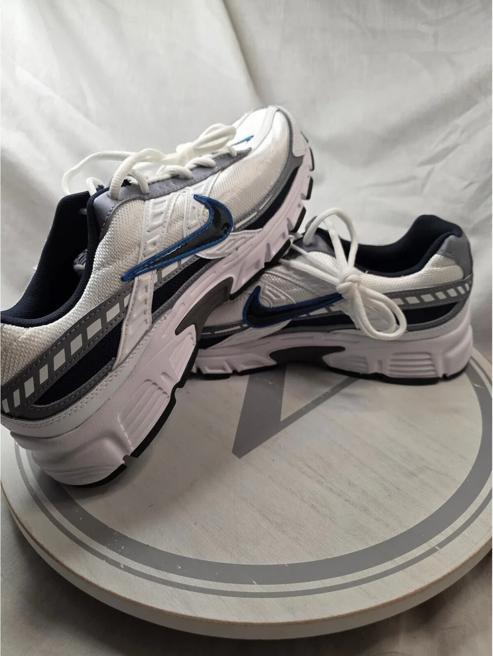 Nike Men's White and Blue Athletic Sneakers Size 10